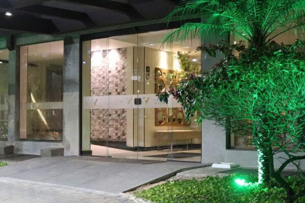 Vida Plaza Hotel