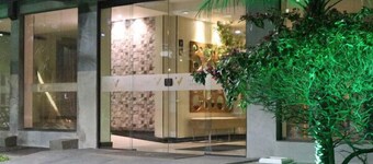 Vida Plaza Hotel