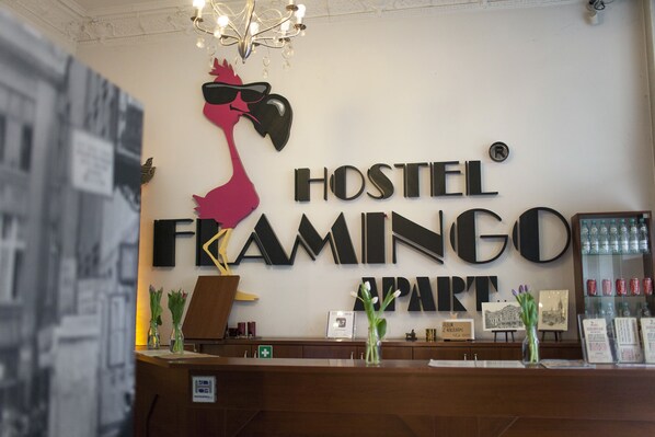 Reception - Hostel Flamingo Lodz (Lodz)
