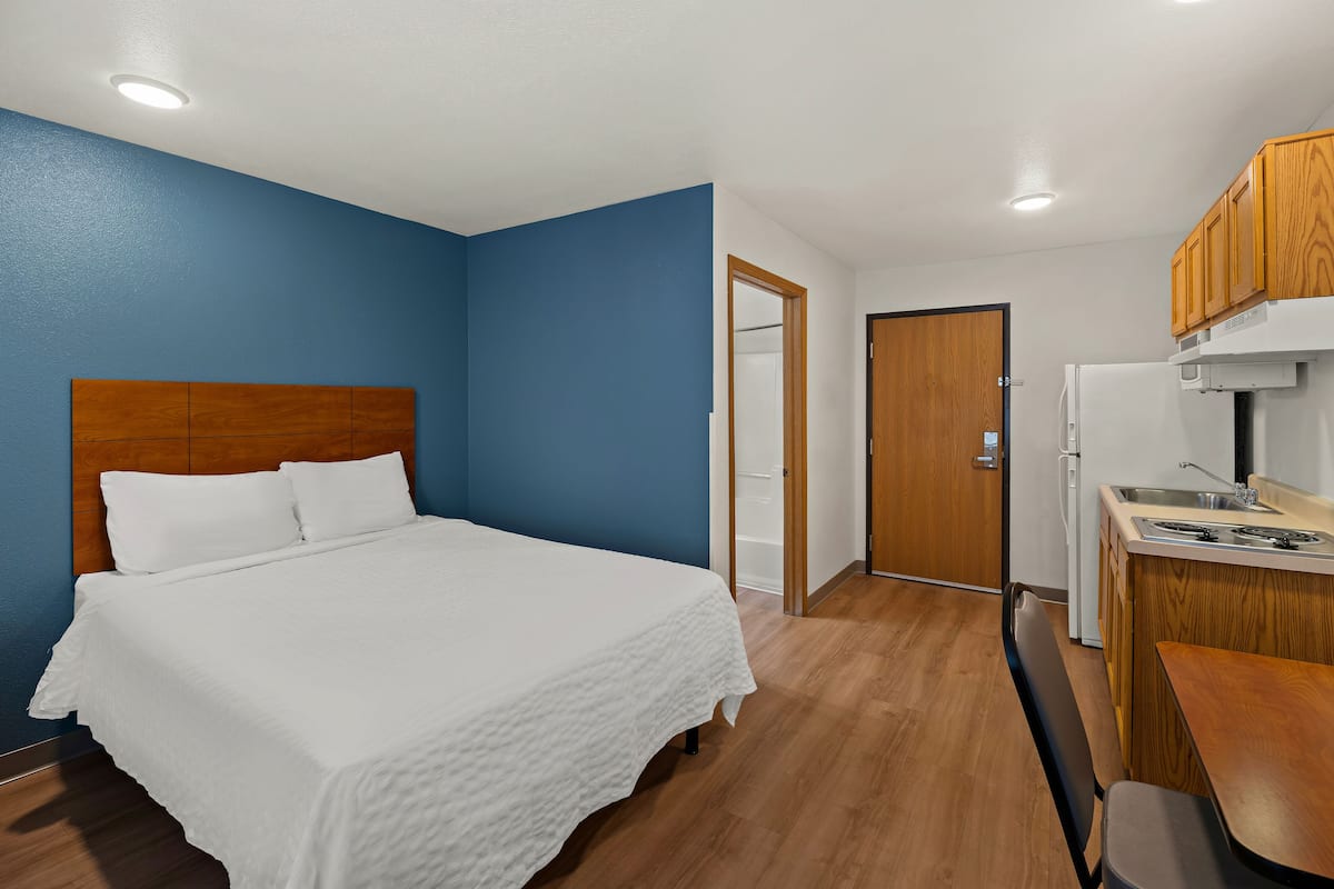 Standardzimmer, 1 Doppelbett, Nichtraucher | Schreibtisch, kostenloses WLAN, Bettwäsche