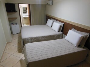 Triple Room | Minibar, desk, blackout drapes, free WiFi - Alfa Plaza Hotel (Nucleo Bandeirante)