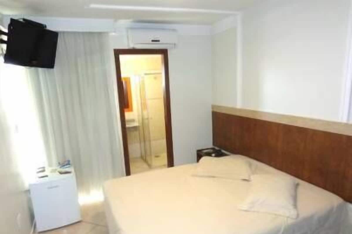 Minibar, desk, blackout drapes, WiFi (free)