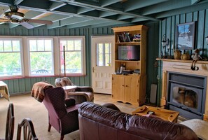 Suite, 3 Bedrooms (The Watertower) | Living room | 40-inch Smart TV with satellite channels, TV, fireplace - Windswept on the Trent (Trent Hills)