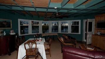 Suite, 3 Bedrooms (The Watertower) | Living area