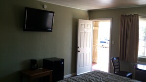 Desk, soundproofing, iron/ironing board, free WiFi
