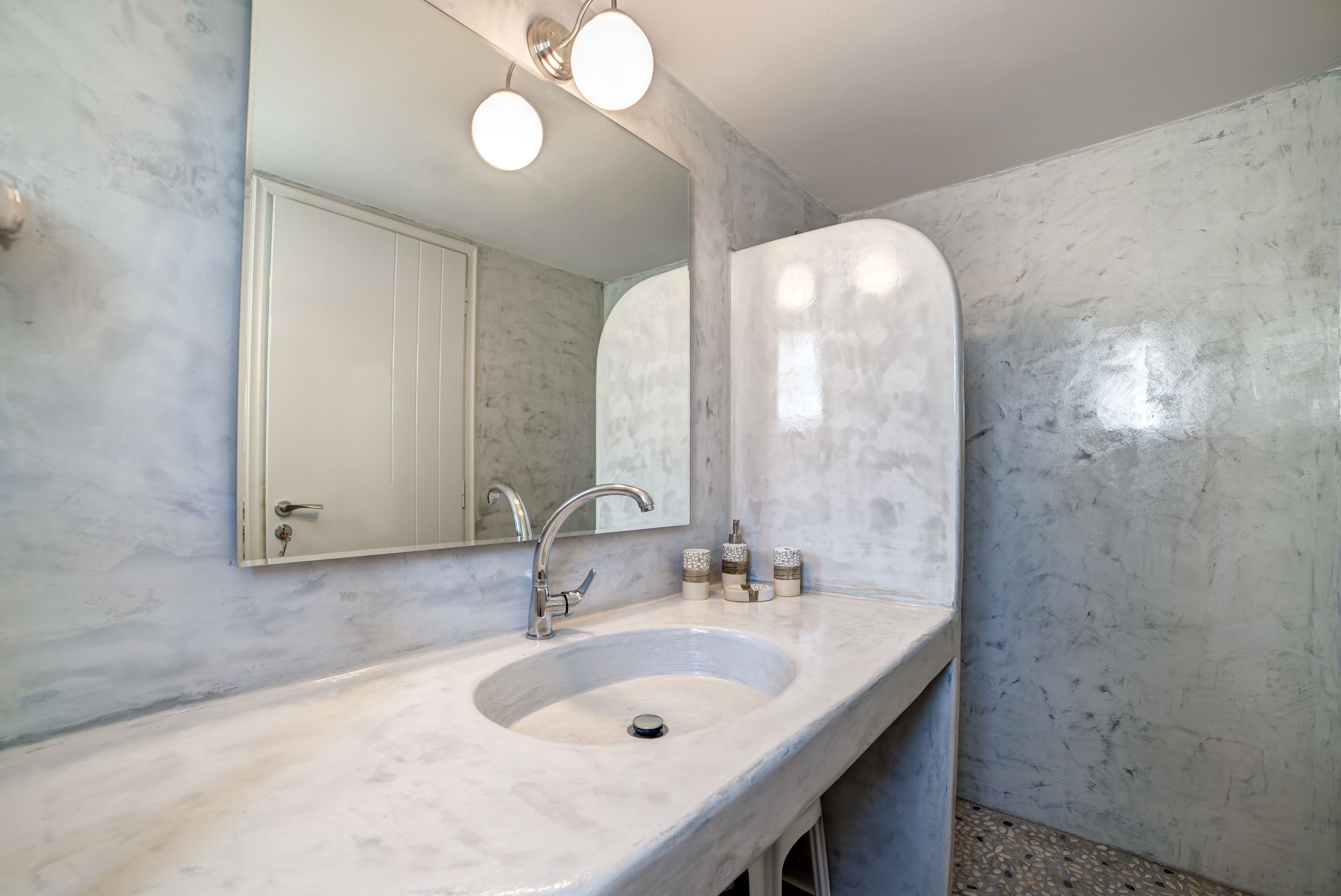 superior duplex | bathroom | free toiletries, towels