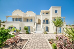 Front of property - Monolithia (Santorini)