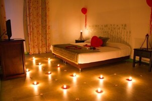 Minibar, caja de seguridad en la habitaciĂłn y muebles diferentes