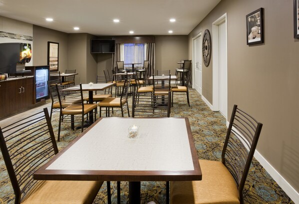 Desayuno continental gratuito y diario