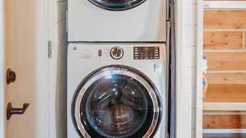 Family Cabin | Premium bedding, blackout curtains, iron/ironing board, free WiFi