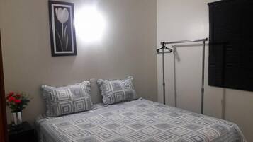Minibar, wifi gratis y ropa de cama