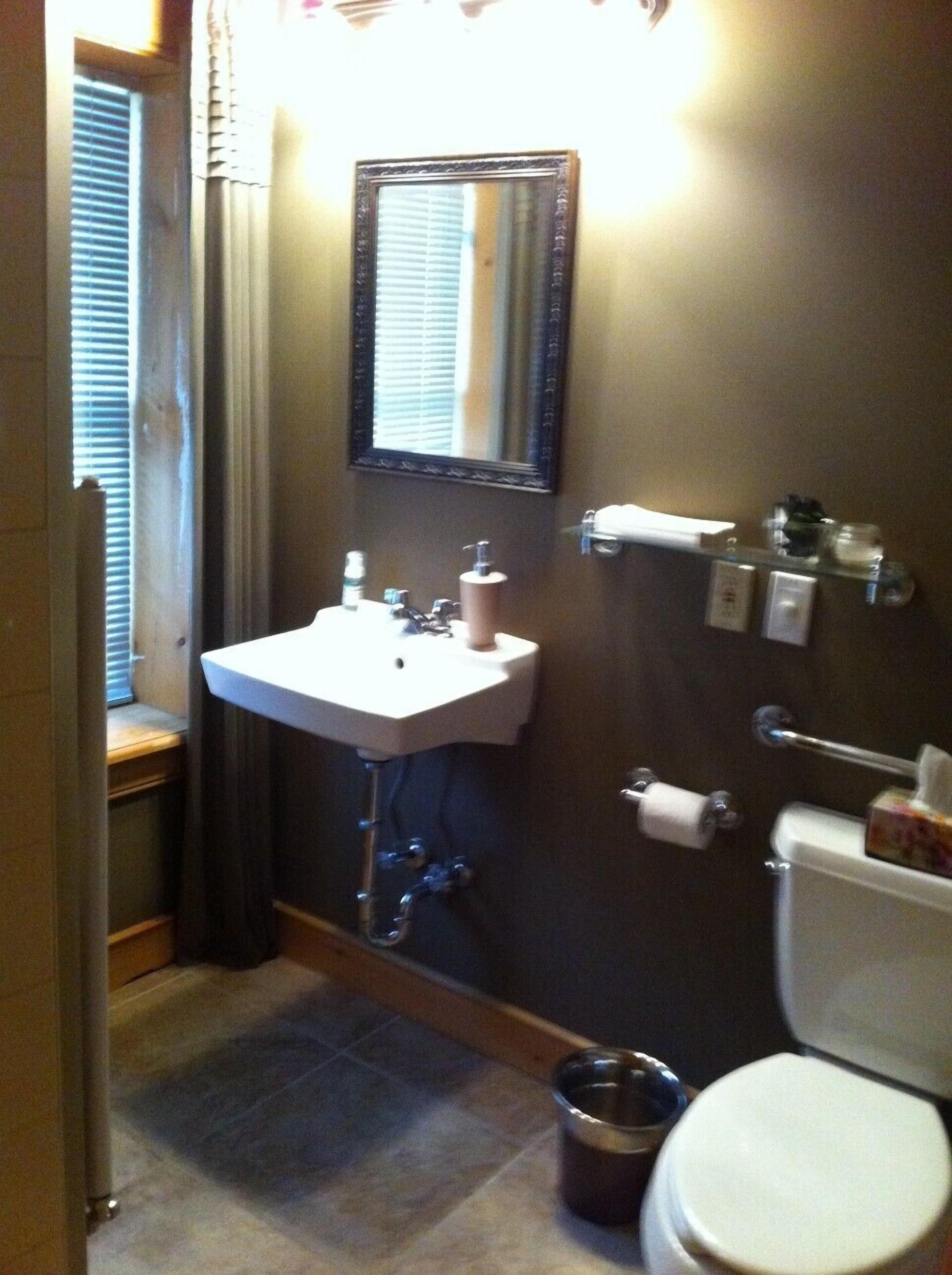 Room, 2 Twin Beds (Twin Room) | Bathroom | Hair dryer, bathrobes, towels, soap