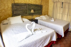 Quarto família (1 full bed + 2 single) | Roupas de cama premium, Wi-Fi de cortesia, roupa de cama