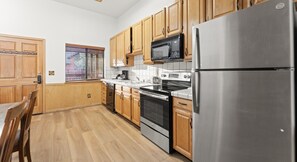 Refrigerador, microondas, horno, placa de cocina