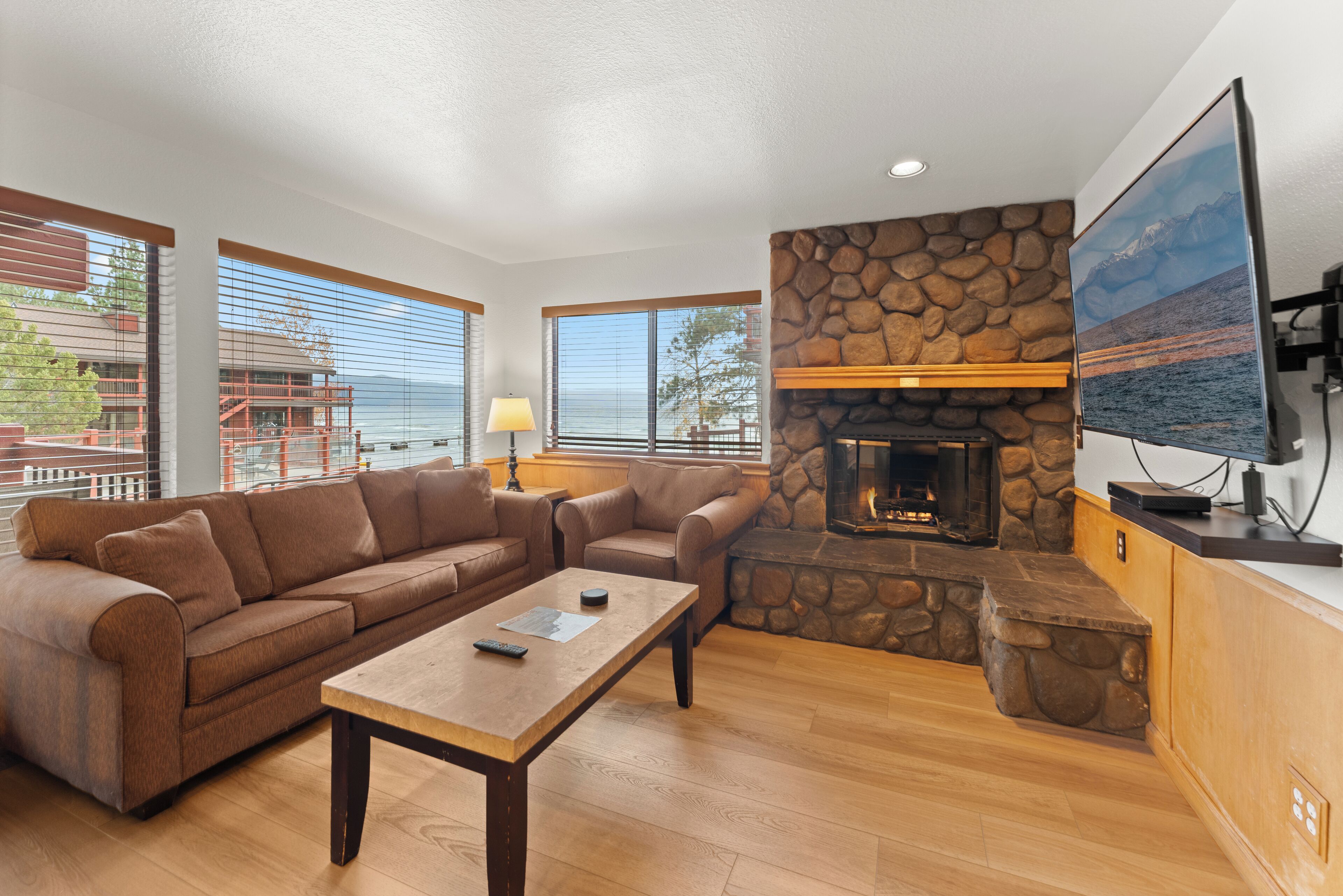 Comfort Condo, 2 Bedrooms, Fireplace | Living area | 42-inch flat-screen TV with cable channels, fireplace, books