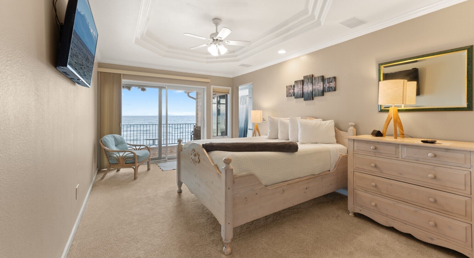 Condo com design assinado, 3 quartos, lareira, ao lado do lago | Individualmente decorados, individualmente mobiliados