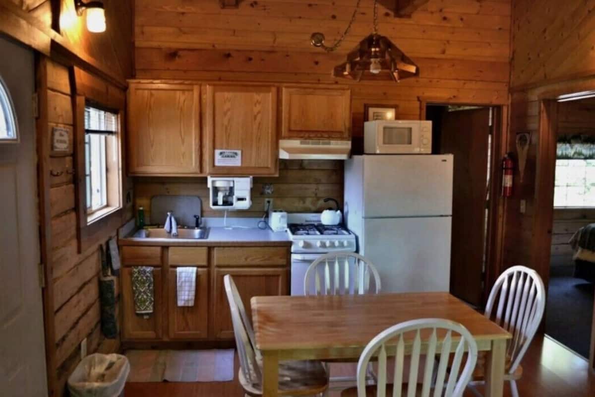 Wolf's Den | Private kitchen | Full-size fridge, microwave, oven, stovetop