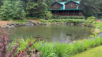 Moose Cabin | Free WiFi, bed sheets