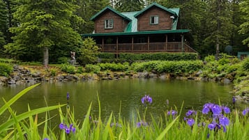 Moose Cabin | Free WiFi, bed sheets