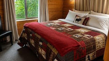 Wolf's Den | Free WiFi, bed sheets