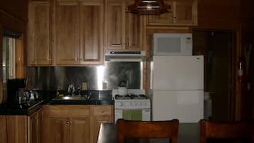 Wolf's Den | Private kitchen | Full-size fridge, microwave, oven, stovetop