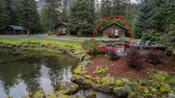 Premium Cabin, 2 Bedrooms (Bears Den) | Free WiFi, bed sheets