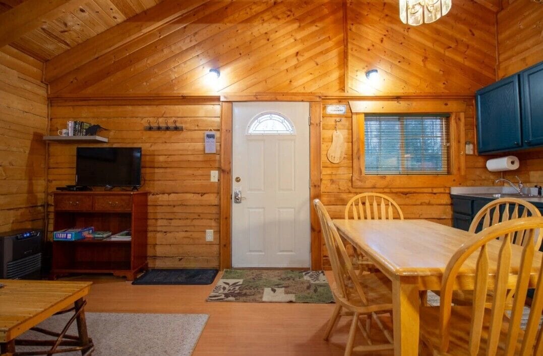 Premium-Ferienhütte, 2 Schlafzimmer (Bears Den) | Wohnbereich
