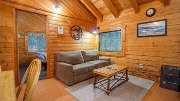 Bears Den | Free WiFi, bed sheets