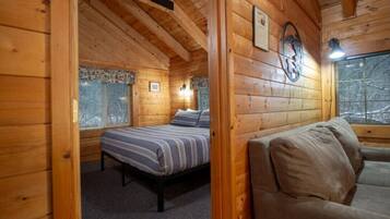 Premium Cabin, 2 Bedrooms (Bears Den) | Wi-fi percuma, cadar katil