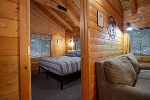 Chalet rustique Prestige, 2 chambres (Bears Den) | Accès au Wi-Fi (inclus), literie fournie