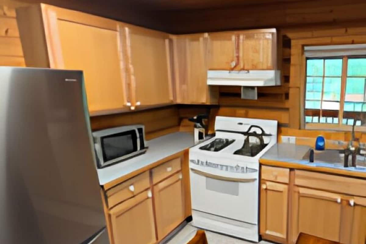 Moose Cabin | Private kitchen | Full-size fridge, microwave, oven, stovetop