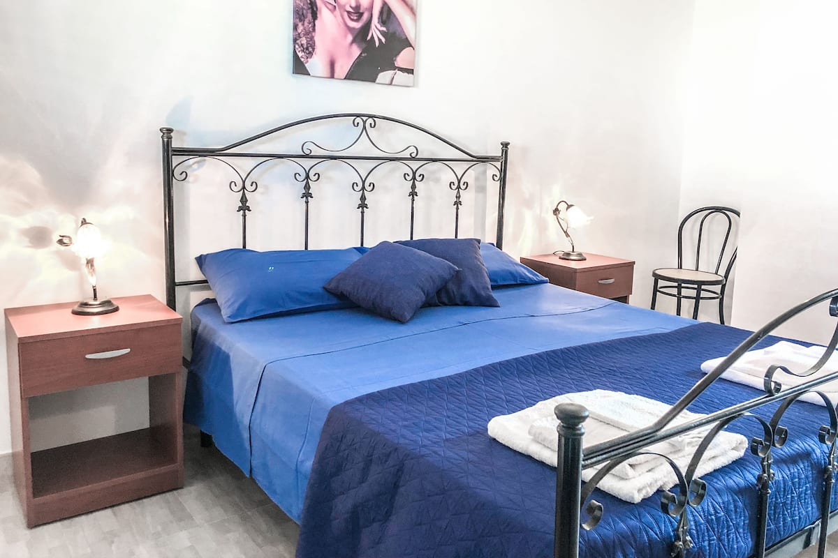 Een minibar, een bureau, extra bedden, gratis wifi