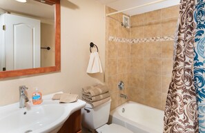 Standard Room, 2 Bedrooms (1 Bath) | Bathroom - Bay Towers Titusville (Titusville)