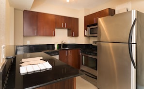 Full-size fridge, oven, stovetop