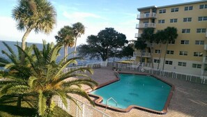 Outdoor pool - Bay Towers Titusville (Titusville)