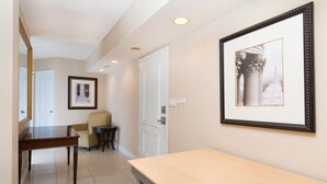 ห้องสแตนดาร์ด, 2 ห้องนอน (1 Bath) | บริเวณนั่งเล่น