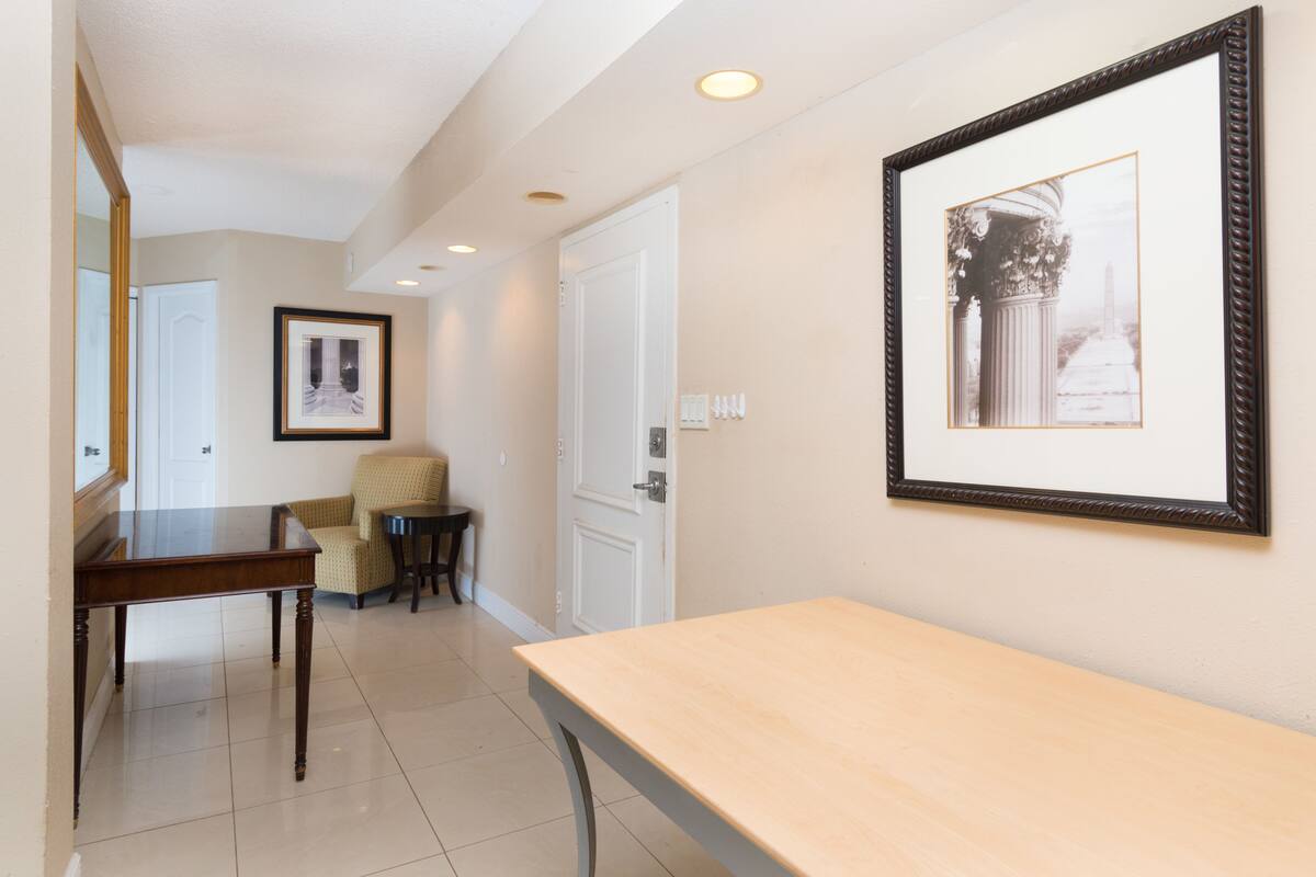 Quarto Standard, 2 quartos (1 Bath) | Área de estar | TV