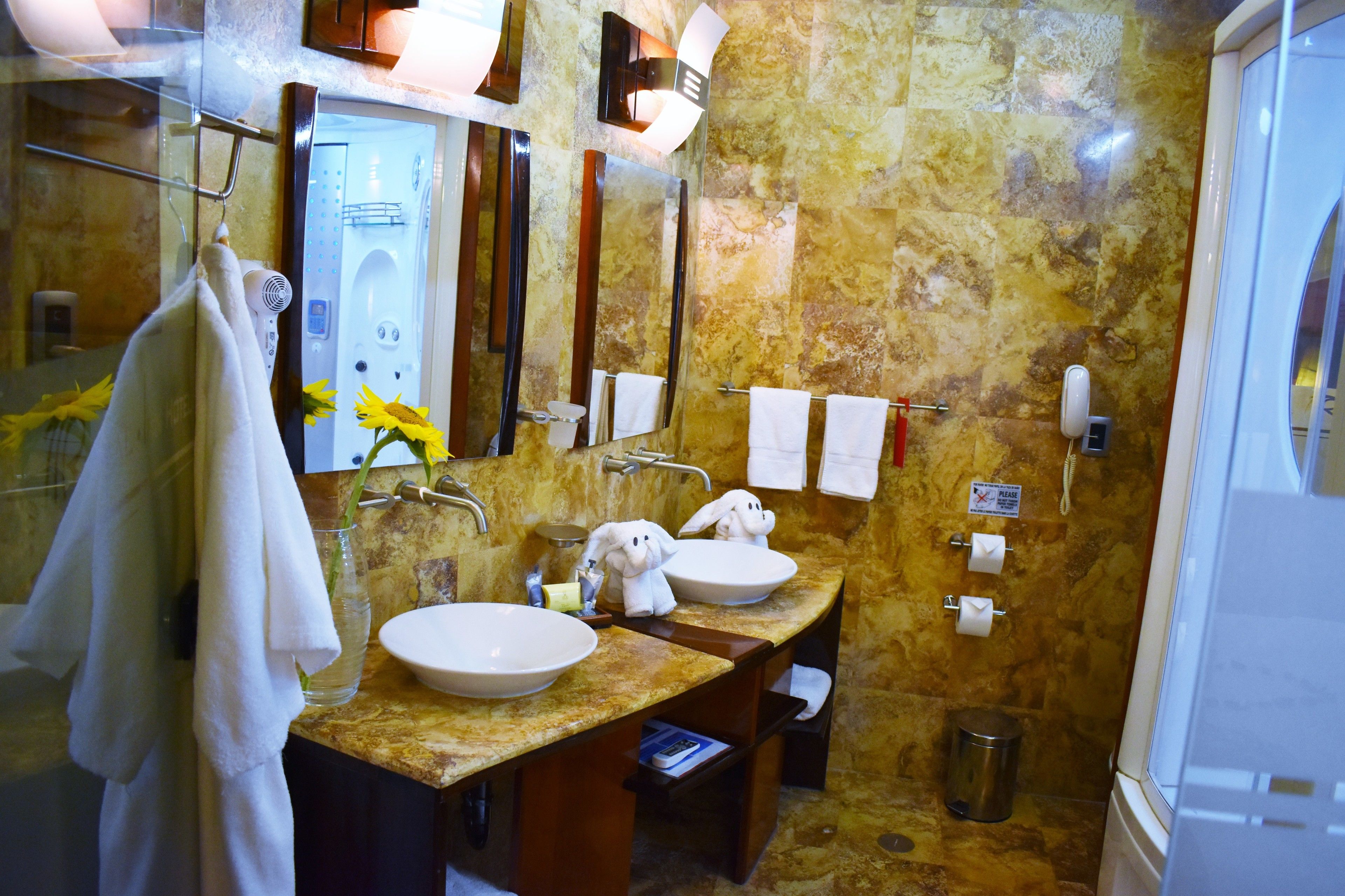 royal suite | bathroom | free toiletries, hair dryer