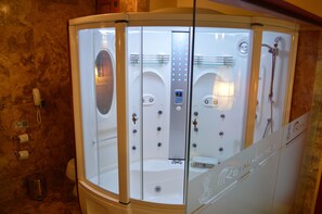 Suíte real | Roupas de cama premium, frigobar, cofres nos quartos