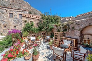 Terrace/patio - Malvasia Traditional Hotel (Monemvasia)