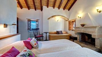 Premium bedding, in-room safe, soundproofing, free WiFi