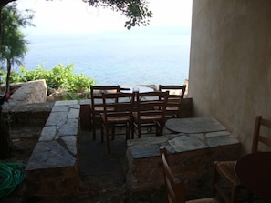 Outdoor dining - Malvasia Traditional Hotel (Monemvasia)