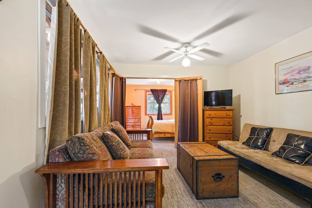 Suite, 2 Bedrooms | Private kitchenette