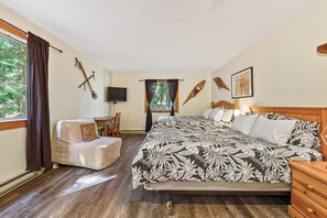 King & Queen Room | Free WiFi