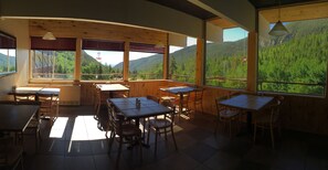 Family dining - Monarch Mountain Lodge (Monarch)