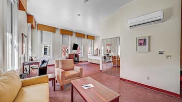 Studio Suite Junior | 1 phòng ngủ, nệm có lớp đệm bông, két bảo mật tại phòng, bàn