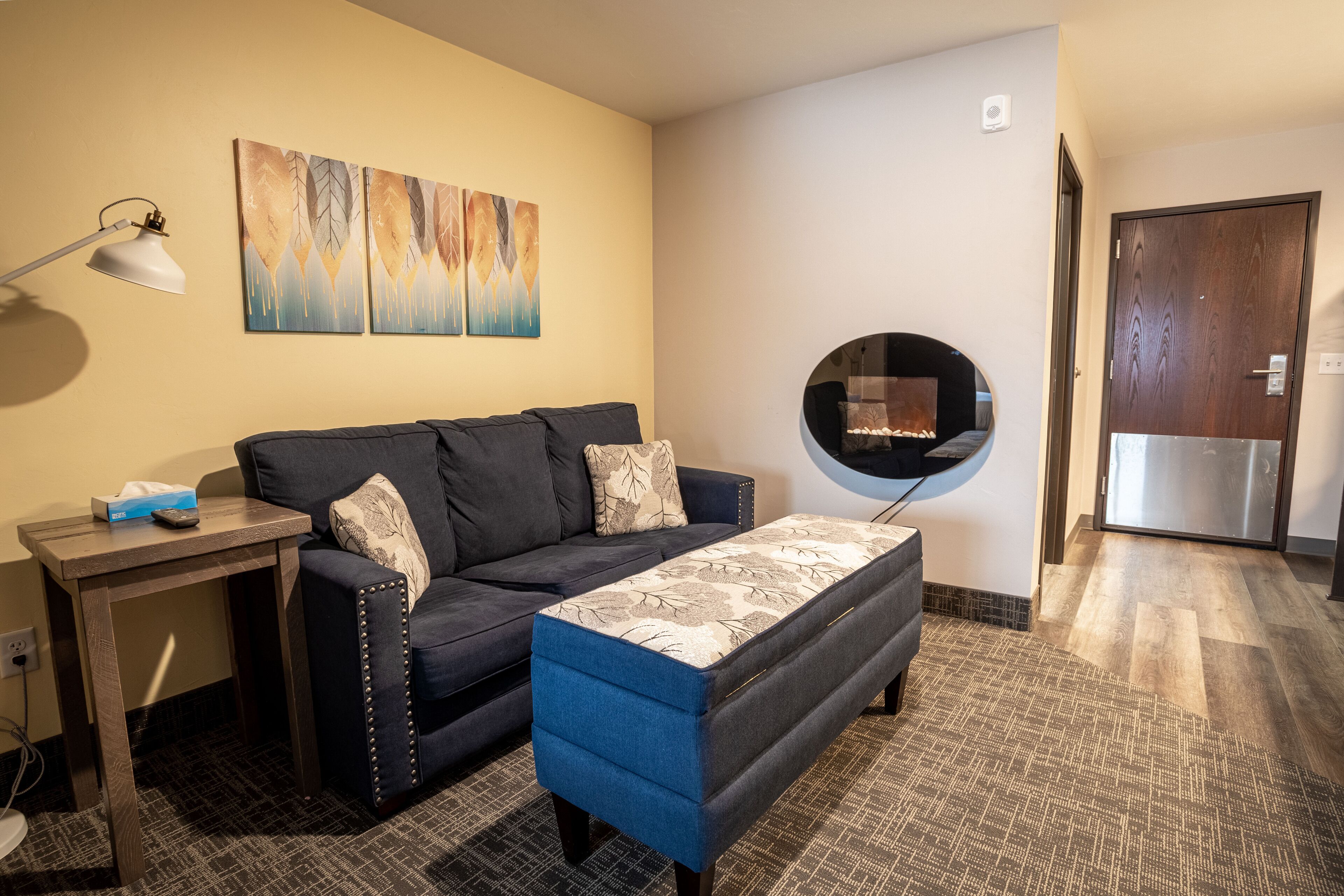 premium king (dog friendly) | 1 bedroom, desk, iron/ironing board, free wifi