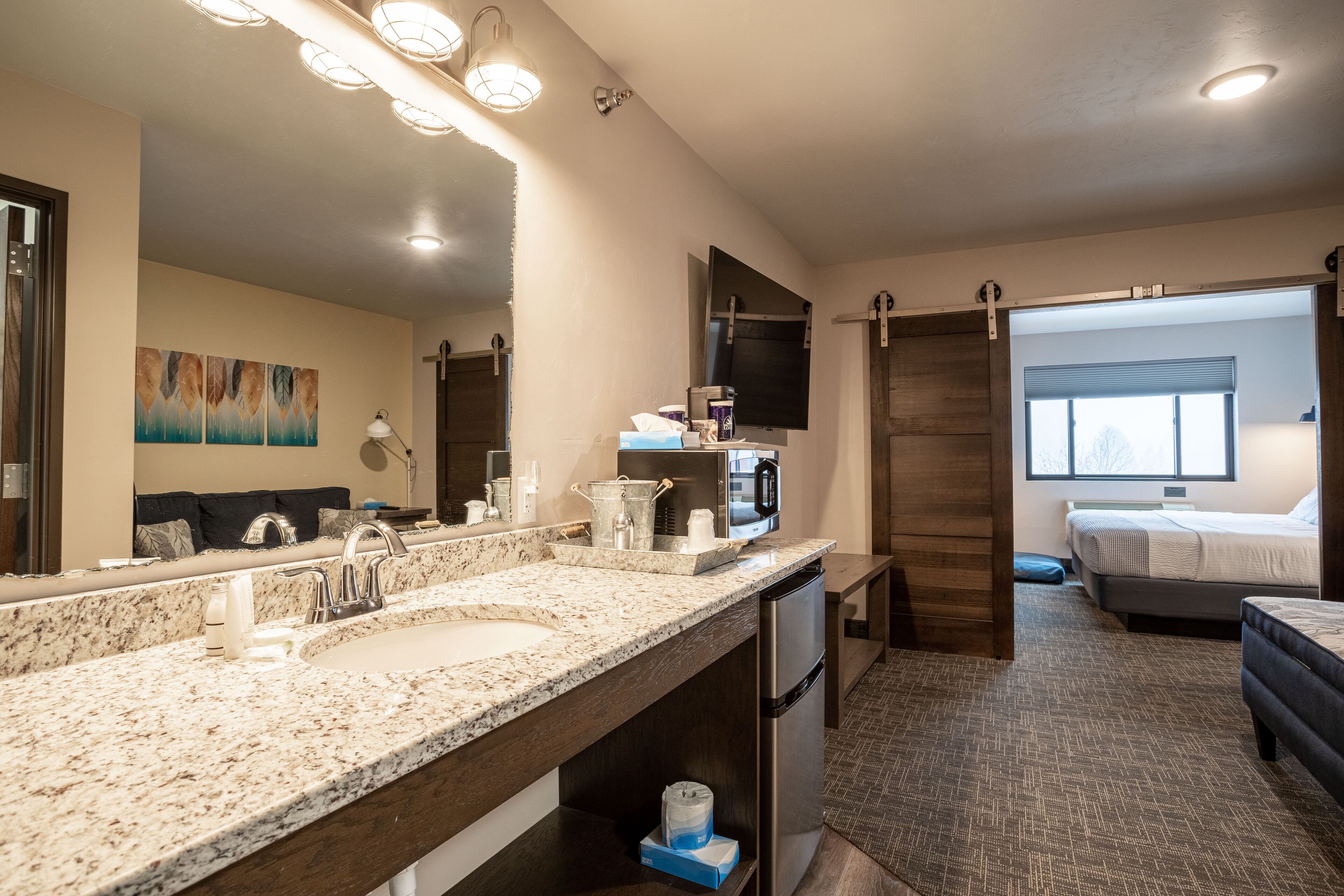 premium king (dog friendly) | 1 bedroom, desk, iron/ironing board, free wifi