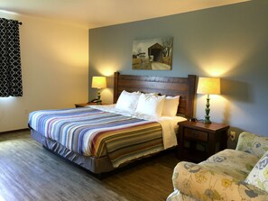Lodge King Bed (No Pet) | Desk, iron/ironing board, free WiFi, bed sheets - Open Hearth Lodge (Sister Bay)
