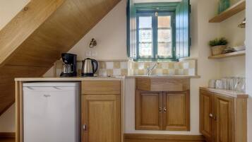 Junior Suite, Terrace | 1 bedroom, bed sheets
